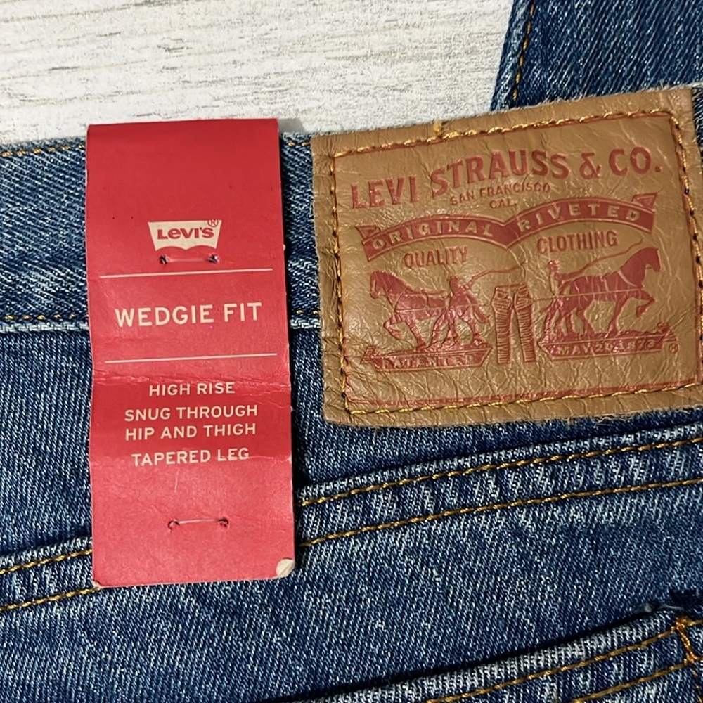 Levi’s Wedgie Fit High Rise Jeans Size 32 NWT - Picture 4 of 13
